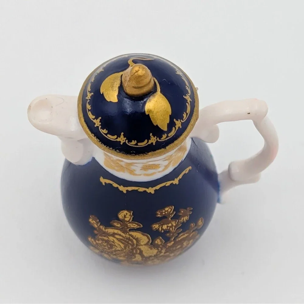 Zuru Mini Brands Netflix Bridgerton Teapot Blue Gold Miniature 1.5
